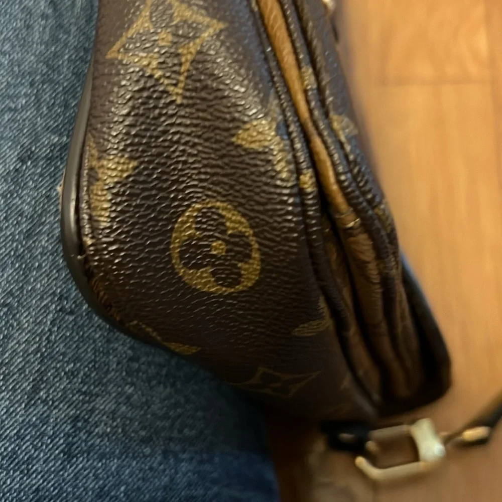 Louis Vuitton AUTHENTIC Reversible Pochette Métis